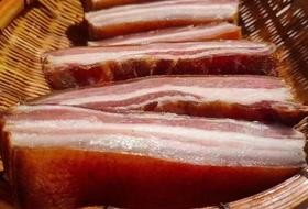 腊肉烹饪前的烧洗流程