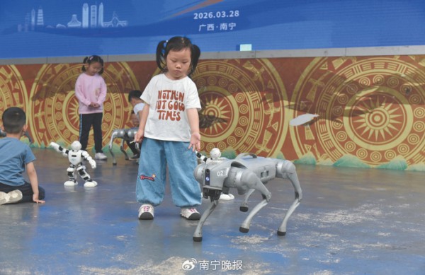 AI产品“组团”进社区   居民零距离感受智能便利生活