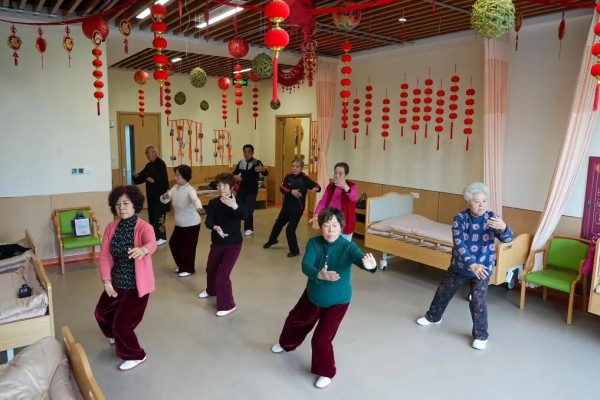 别光走路、跳广场舞了！一种常被忽视的训练，5个动作，在家就能做