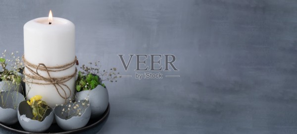 复活节假期装饰，采用可持续材料制作的彩蛋装饰配蜡烛。留白用于DIY手工制作，作为礼物赠送的创意。零浪费的手工准备。照片摄影图片