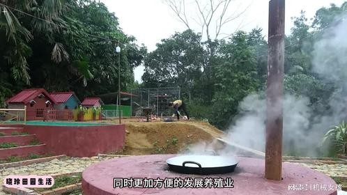 用钢结构焊接一座鸡舍并固定塑料网围栏，专门用于养殖土鸡