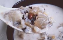 【减肥食谱】无糖却有甜味——香蕉牛奶杂粮粥