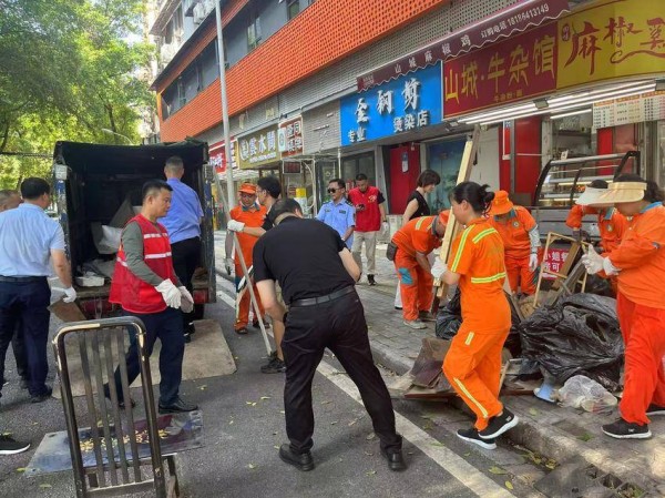 劳动街道：以“清洁家园月”为抓手 绘就辖区环境新图景.doc