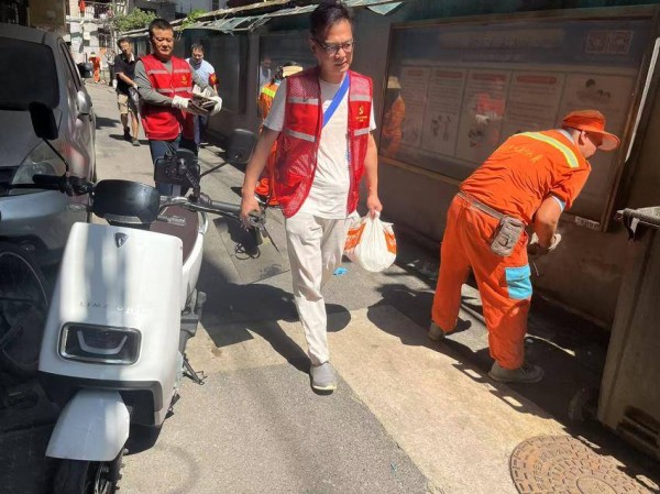 劳动街道：以“清洁家园月”为抓手 绘就辖区环境新图景.doc