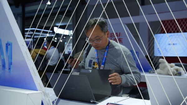 买AI产品上京东AWE同款科技装备享以旧换新、多重补贴5折起