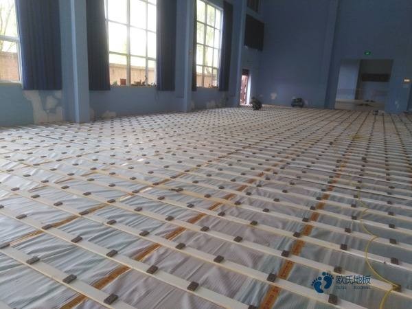 实木运动场地地板保养方法
