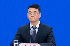 国家卫健委：冰箱不是食品的保险箱，在冰箱大量“囤”食物不可取图片