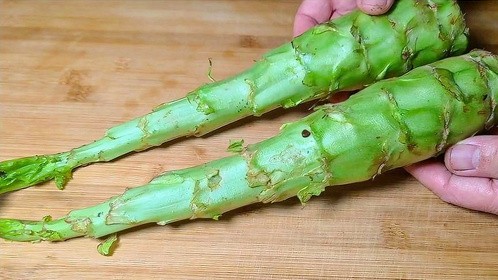 炒莴笋不要焯水，也不要直接下锅炒，教你一招，脆嫩爽口还入味