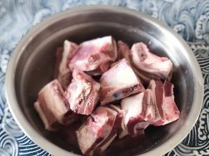 清炖羊排（羊肉） 萝卜炖羊排 羊排面 简单又好吃的做法 步骤1