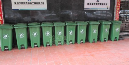 欣方圳脚踏式垃圾桶 让深圳梅林村居民更便利