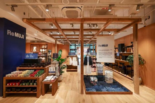 MUJI上海新六百YOUNG城市旗舰店ReMUJI主题陈列区域.jpg